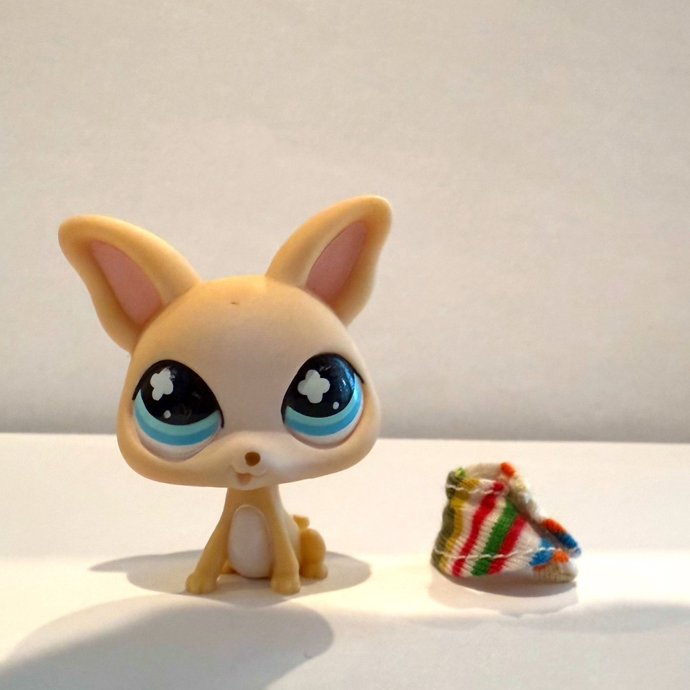 Littlest Pet Shop LPS 837 Funniest Chihuahua Beige Dog ~ Authentic